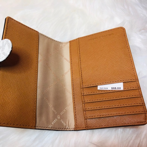 Michael Kors Jet Set Crossbody Vanilla Acorn Set - Picture 5 of 8